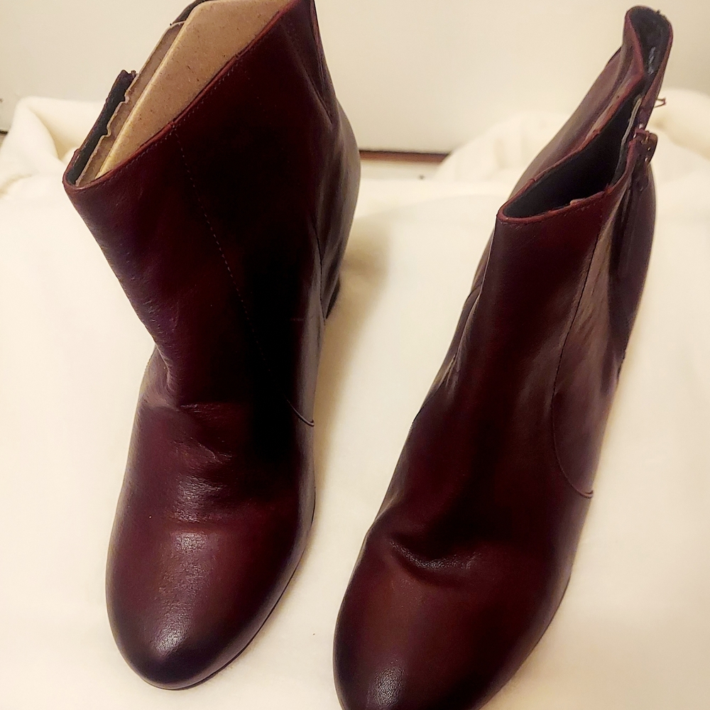 Chic Maroon Ankle Booties